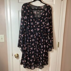Torrid Black Floral Long Sleeve Knee Length Dress - 1X / Torrid Size 1